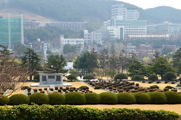 Busan cemetery (4)